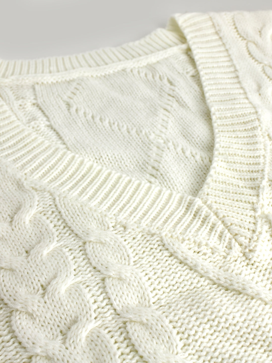 Cora | Cozy Cable-Knit V-Neck Sweater Vest