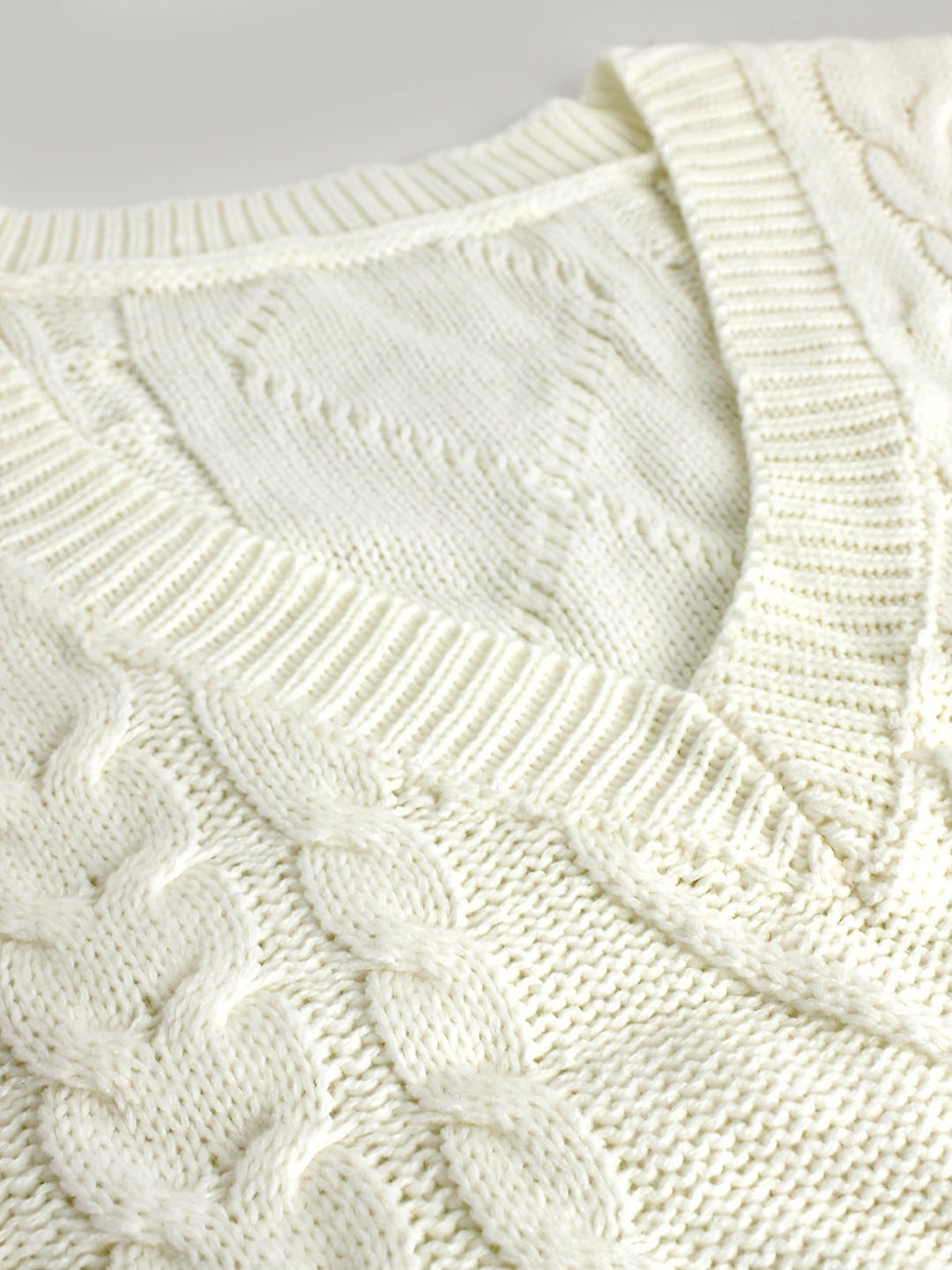 Cora | Cozy Cable-Knit V-Neck Sweater Vest