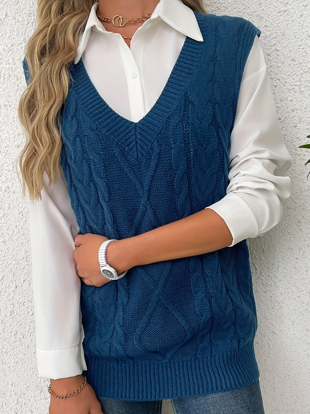 Cora | Cozy Cable-Knit V-Neck Sweater Vest