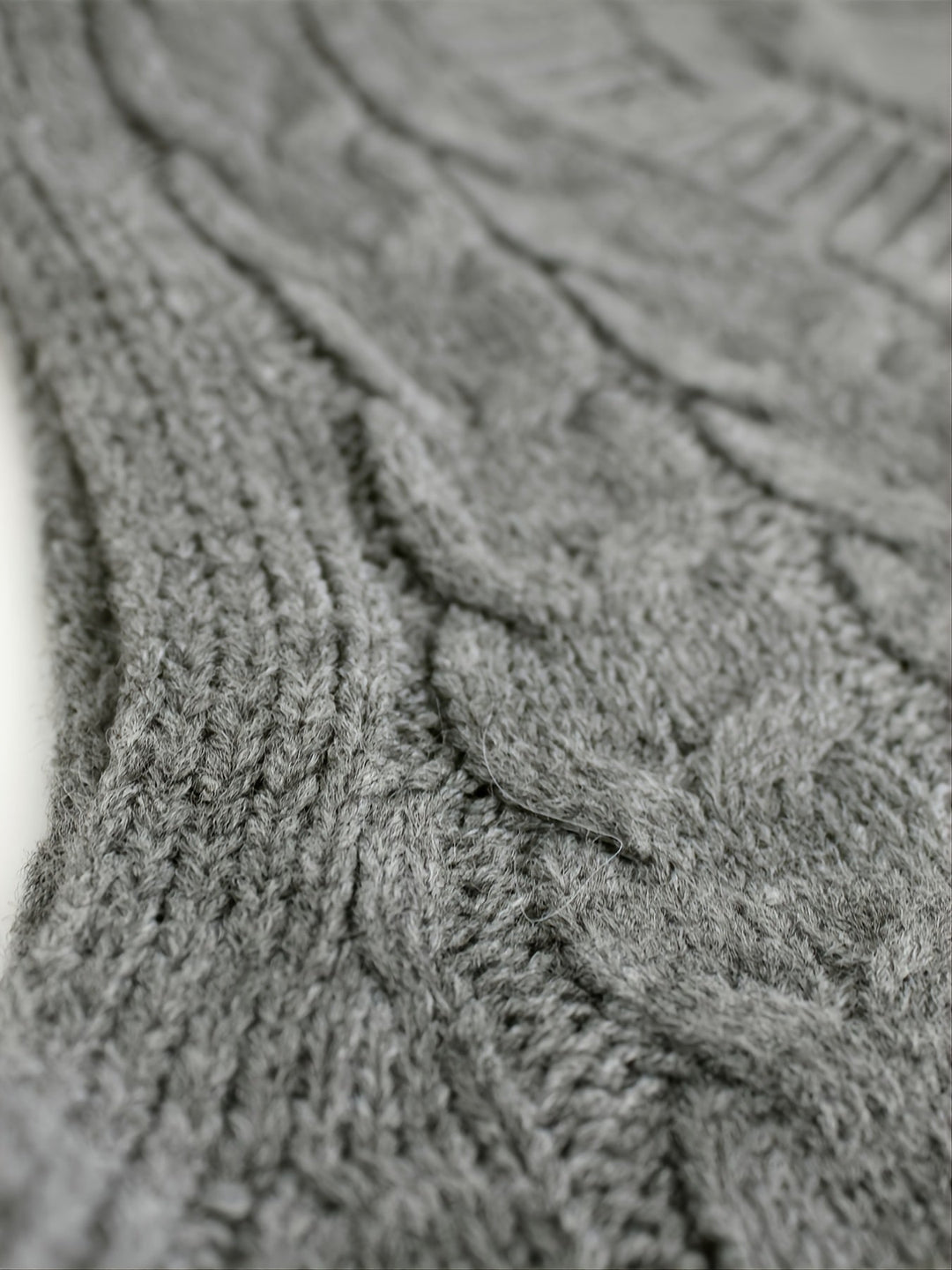 Cora | Cozy Cable-Knit V-Neck Sweater Vest