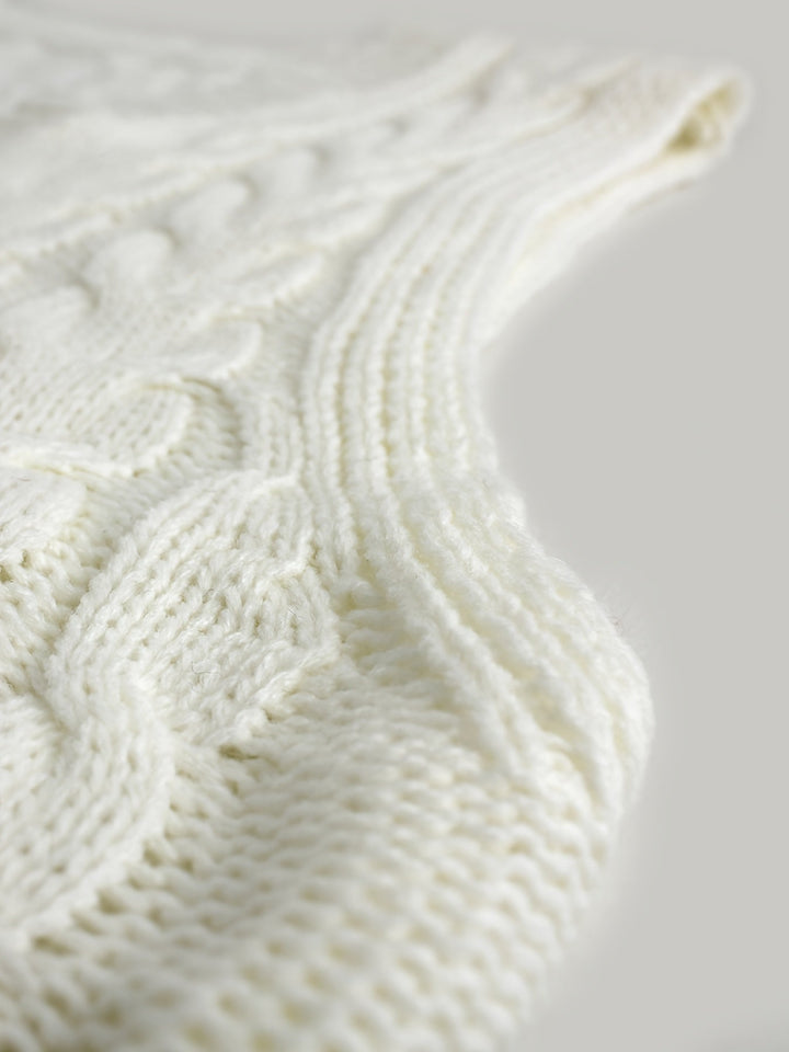 Cora | Cozy Cable-Knit V-Neck Sweater Vest