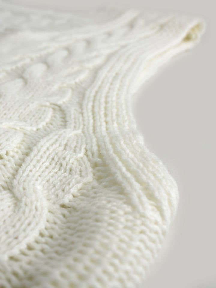 Cora | Cozy Cable-Knit V-Neck Sweater Vest