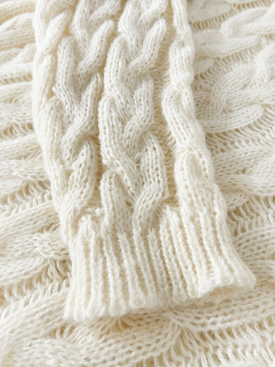 Florence | Relaxed Cable-Knit V-Neck Sweater